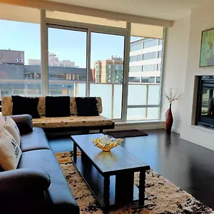 Waterfalls - In Falls Downtown With Pool Apartment Victoria