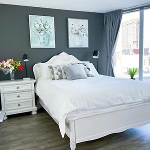 Downtown 4bd 2ba View Skytrain 2 Free Parking Apartment Vancouver