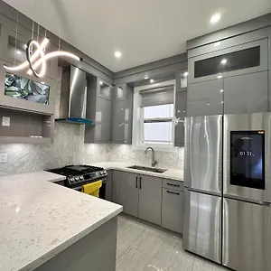 Modern And New House Near Pne With Big Garden And Free Parking Apartment Vancouver